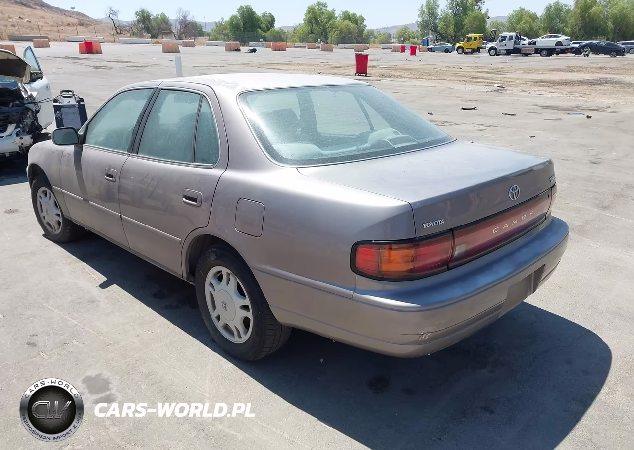 1994 Toyota Camry Le VIN:JT2GK12E5R0033766 - 3