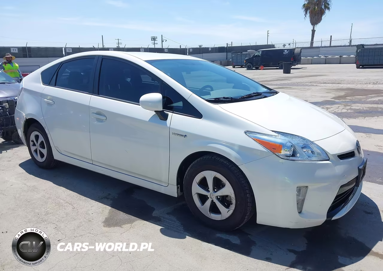 2014 Toyota Prius Three – zdjęcie 1 z 17