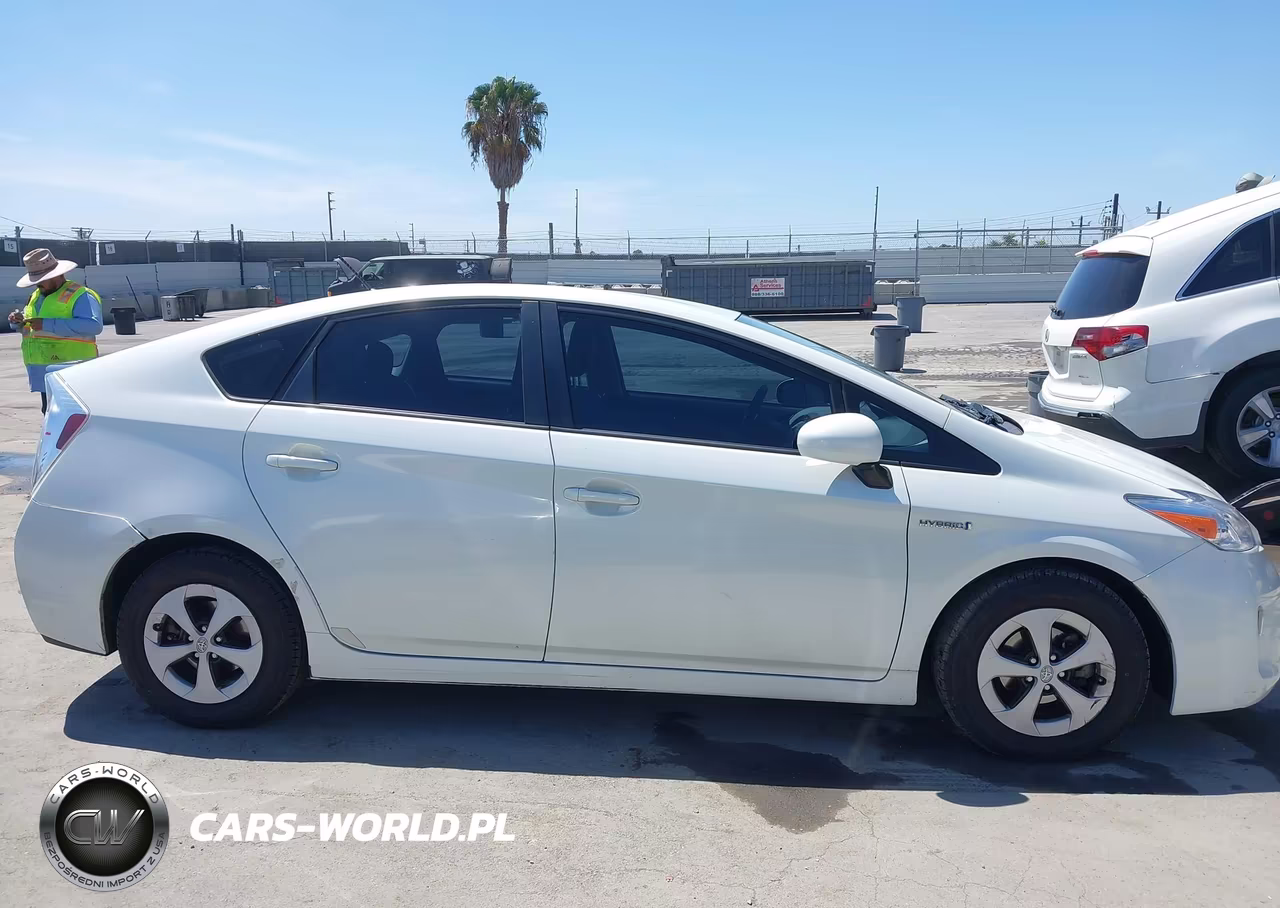 2014 Toyota Prius Three VIN:JTDKN3DU8E1753012 - 13