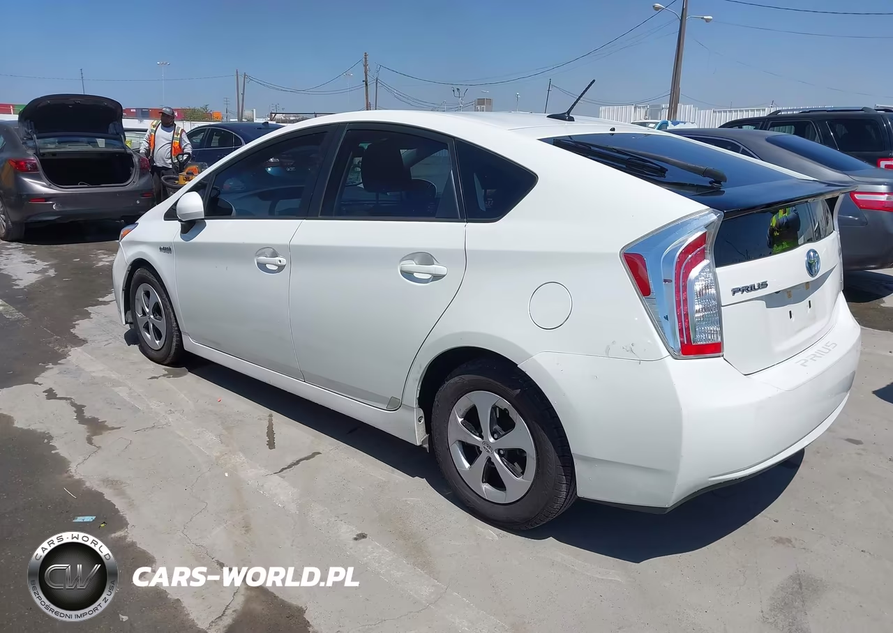 2014 Toyota Prius Three VIN:JTDKN3DU8E1753012 - 3