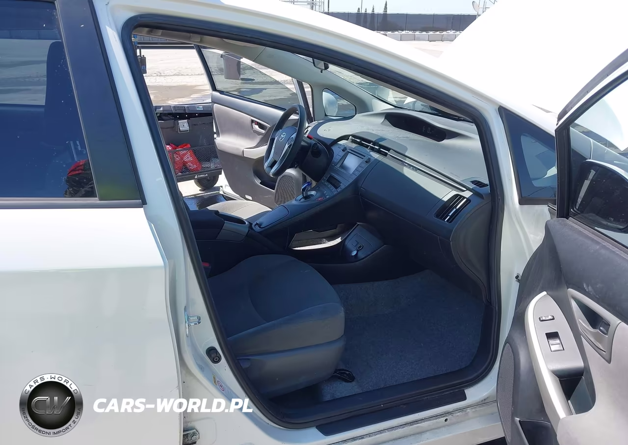 2014 Toyota Prius Three VIN:JTDKN3DU8E1753012 - 5