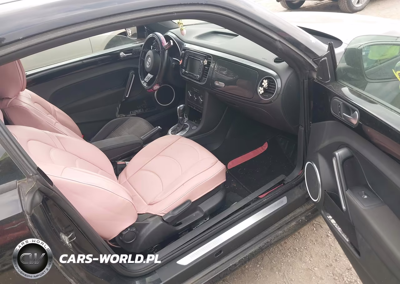 2012 Volkswagen Beetle 2.0T Turbo VIN:3VWVA7AT0CM616851 - 5