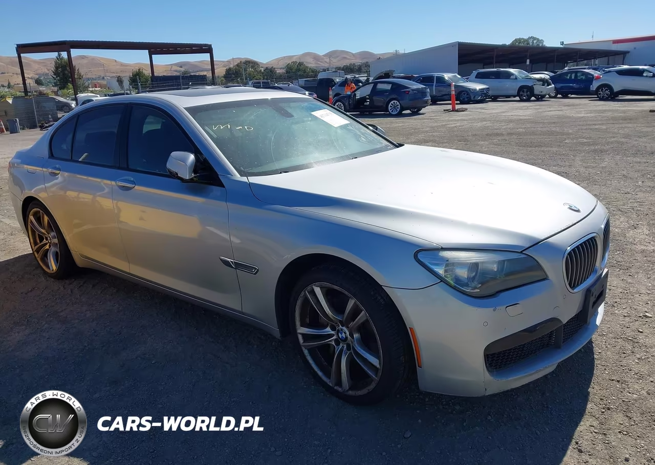 2013 BMW 740I