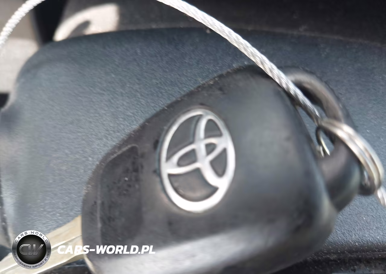 2014 Toyota Prius C One VIN:JTDKDTB38E1065539 - 11