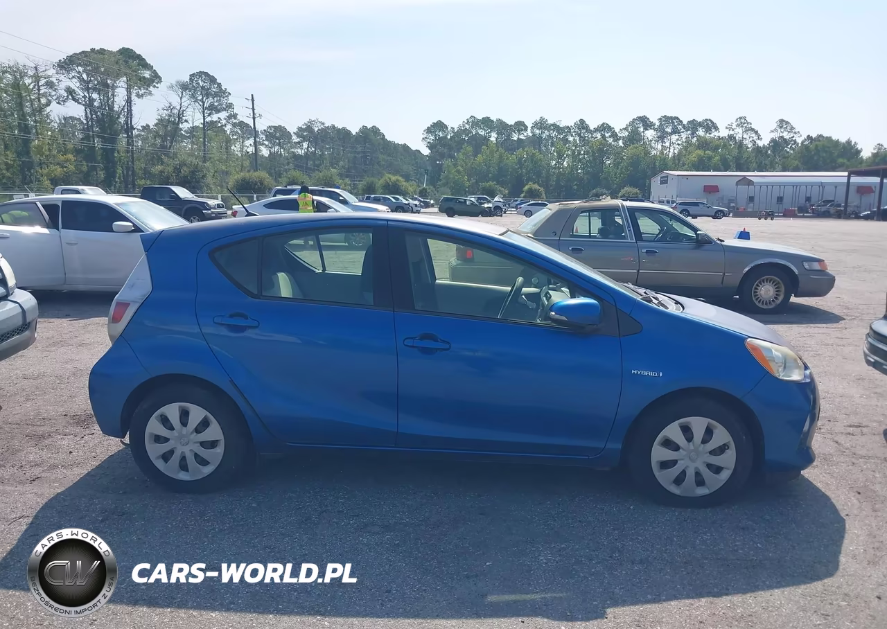 2014 Toyota Prius C One VIN:JTDKDTB38E1065539 - 13