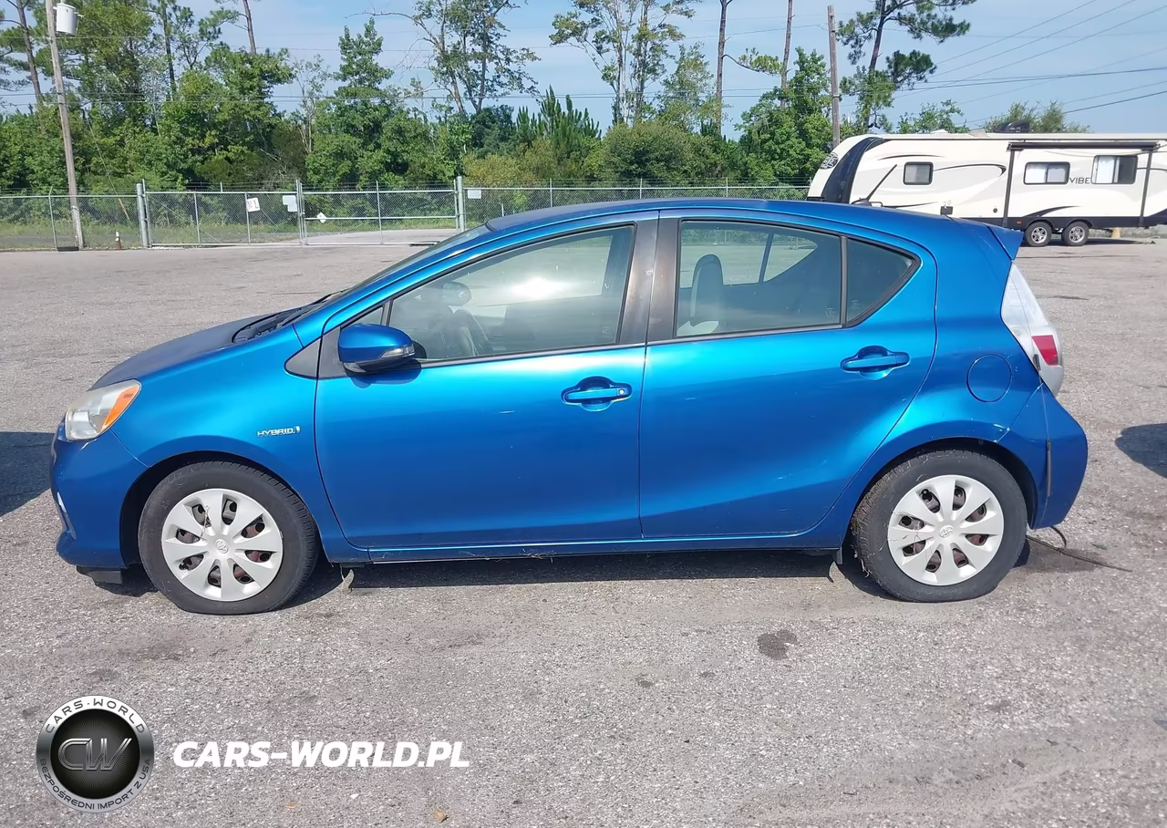 2014 Toyota Prius C One VIN:JTDKDTB38E1065539 - 14
