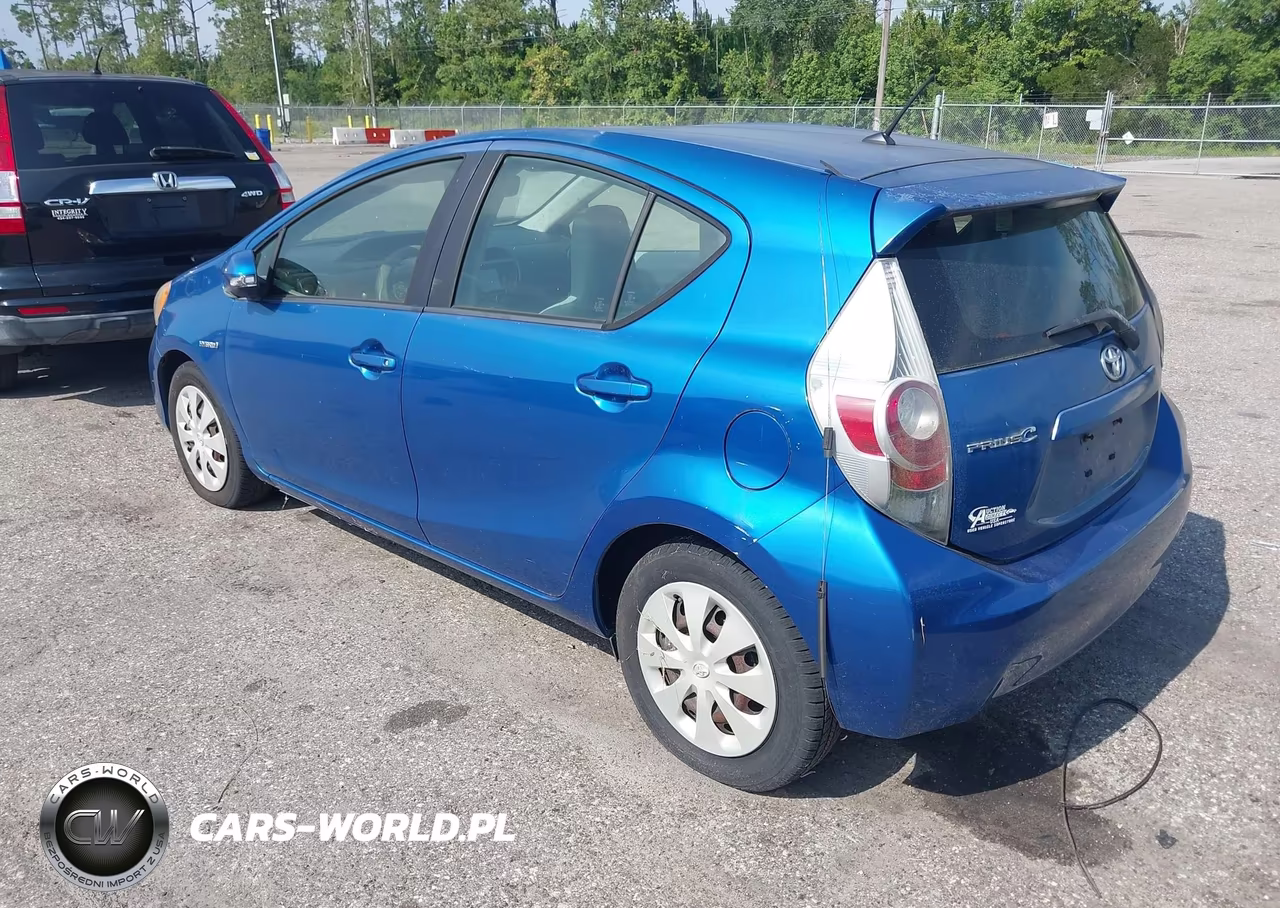 2014 Toyota Prius C One VIN:JTDKDTB38E1065539 - 3