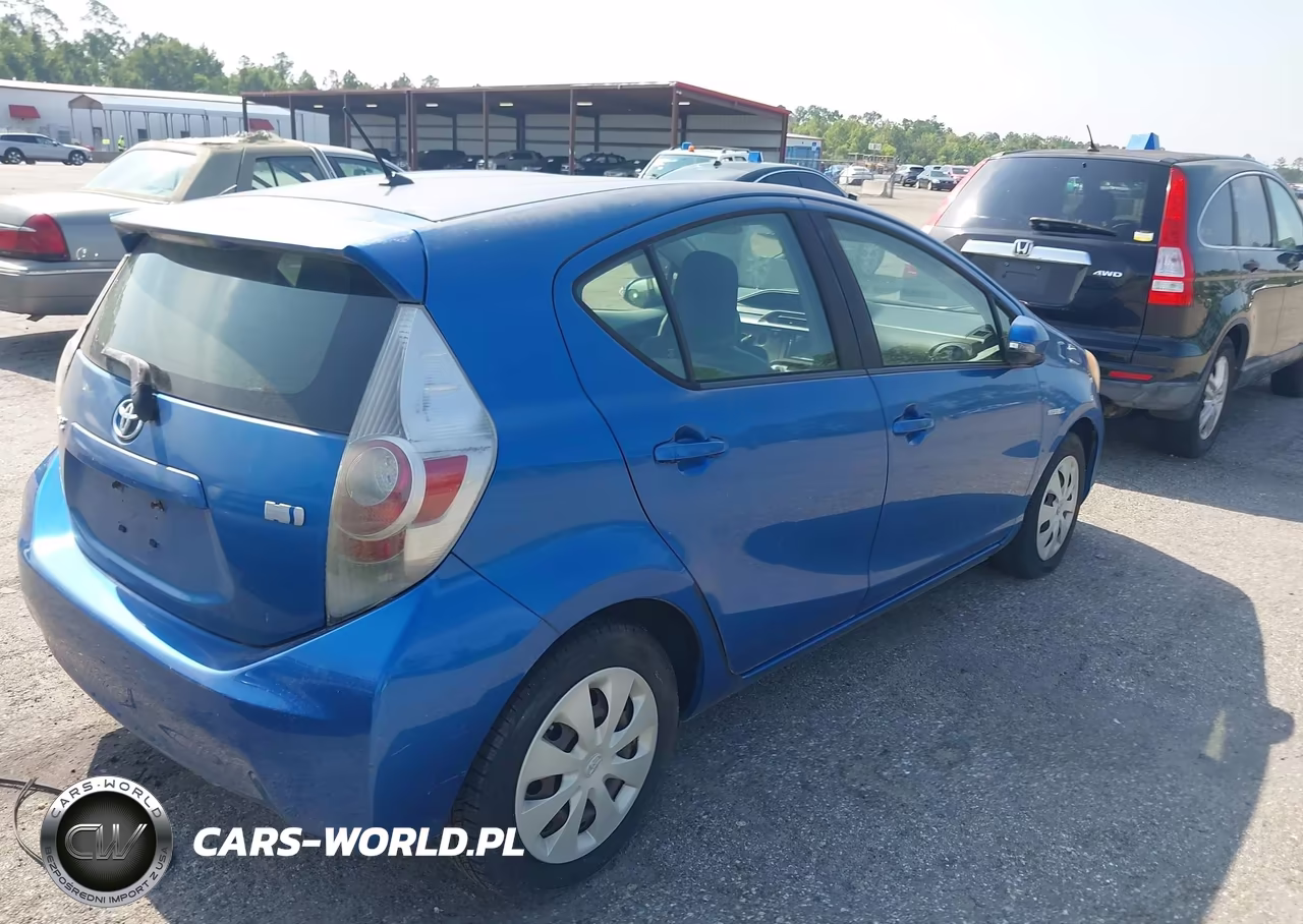 2014 Toyota Prius C One VIN:JTDKDTB38E1065539 - 4