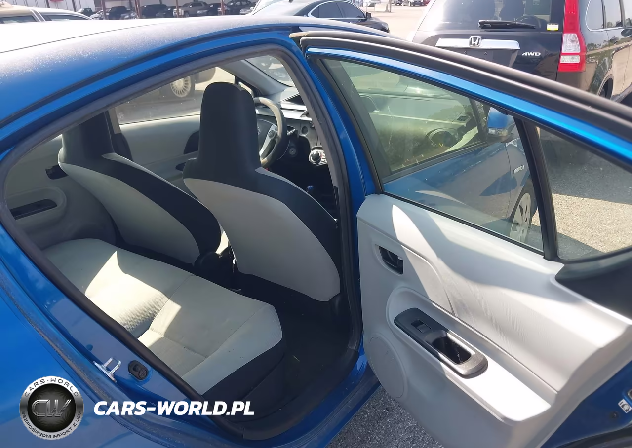2014 Toyota Prius C One VIN:JTDKDTB38E1065539 - 8