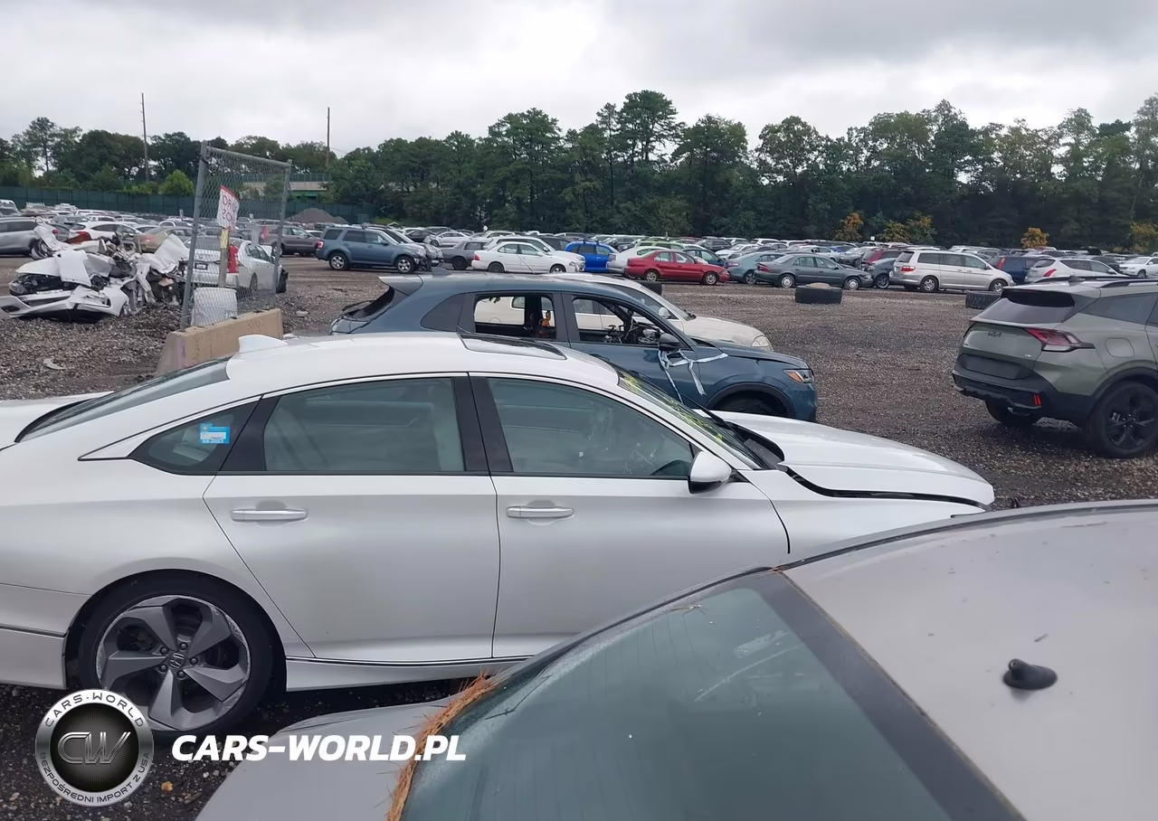 2018 Honda Accord Touring VIN:1HGCV1F91JA075393 - 13