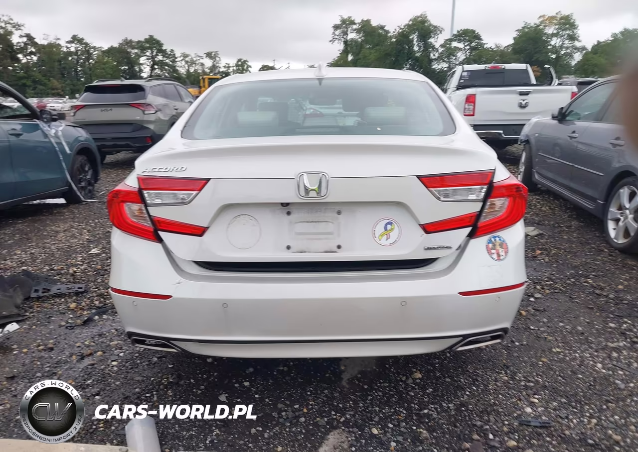 2018 Honda Accord Touring VIN:1HGCV1F91JA075393 - 16
