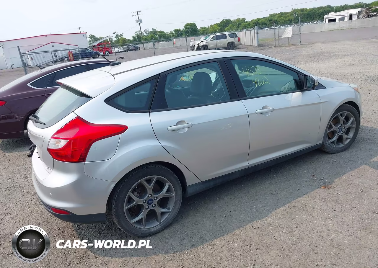 2014 Ford Focus Se VIN:1FADP3K22EL420030 - 4