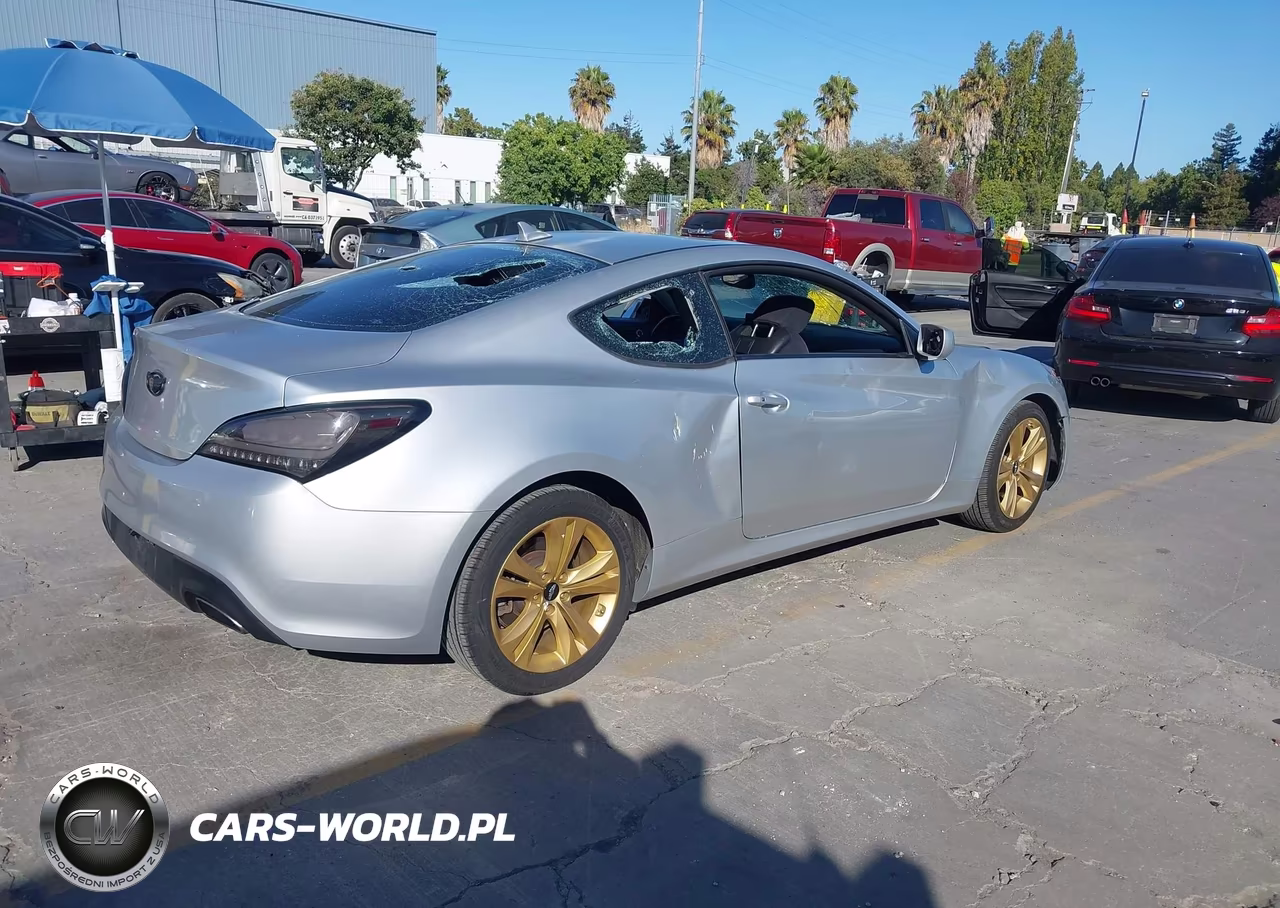 2010 Hyundai Genesis 2.0T Premium VIN:KMHHT6KD5AU016682 - 4