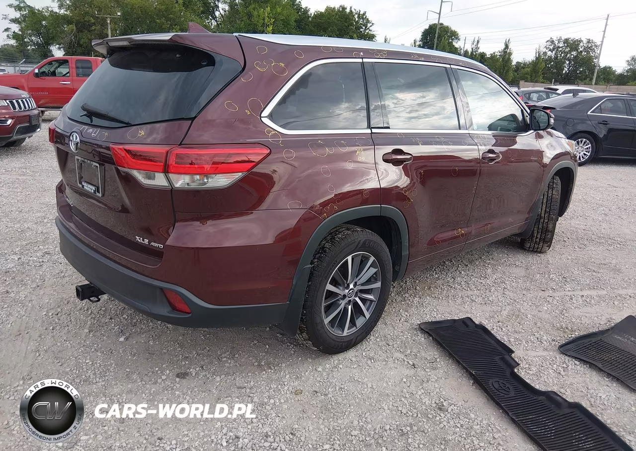 2018 Toyota Highlander Xle VIN:5TDJZRFH3JS489648 - 4