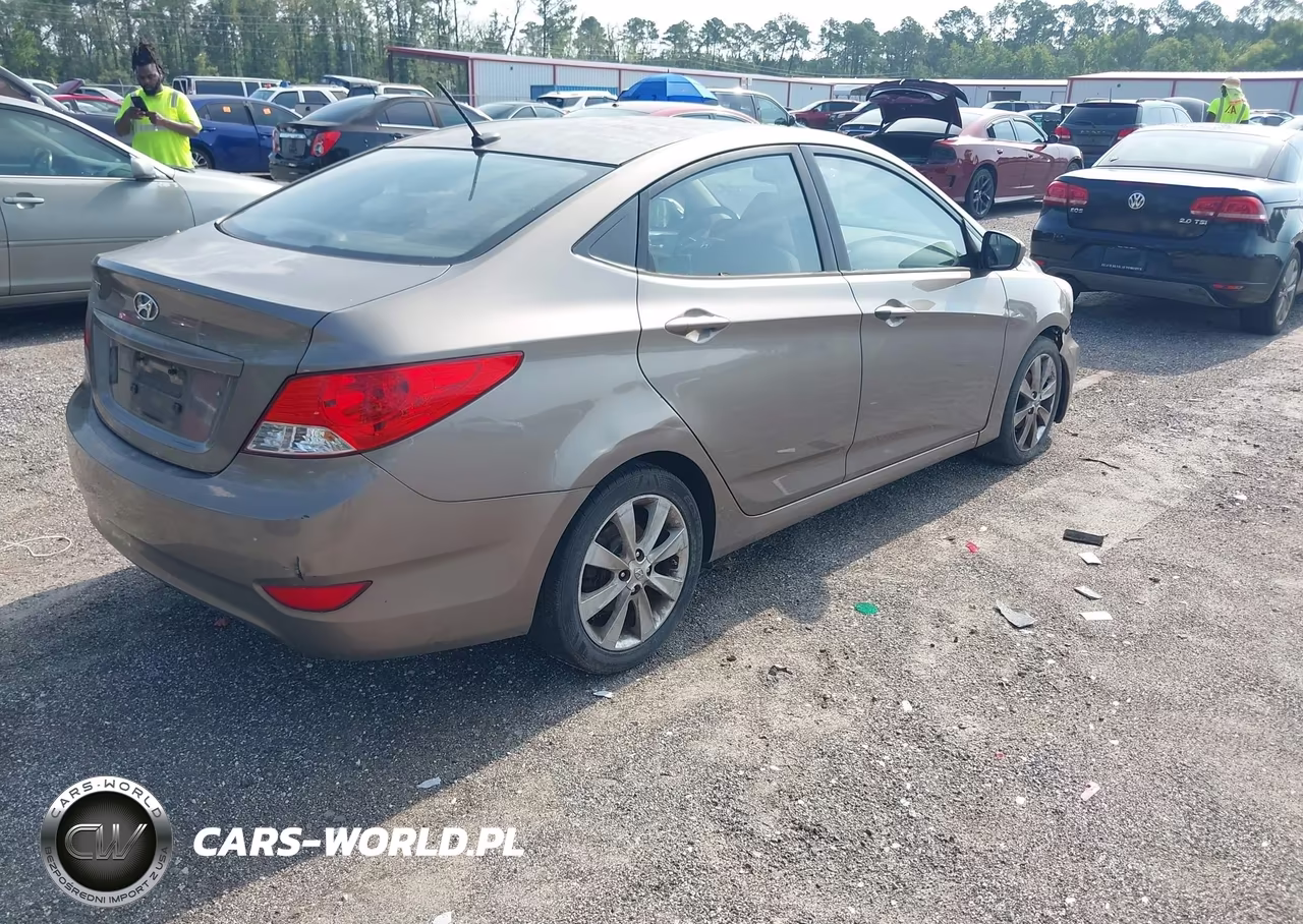 2012 Hyundai Accent Gls VIN:KMHCU4AE0CU196453 - 4