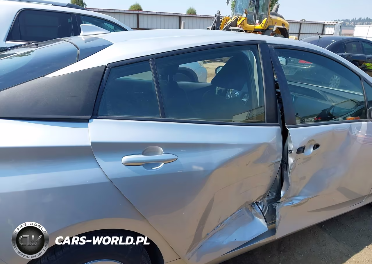 2016 Toyota Prius Two VIN:JTDKBRFUXG3009170 - 6