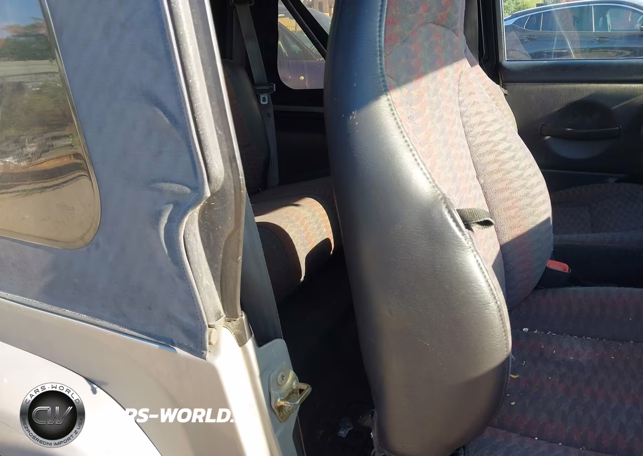 2000 Jeep Wrangler Se VIN:1J4FA29P5YP750767 - 8