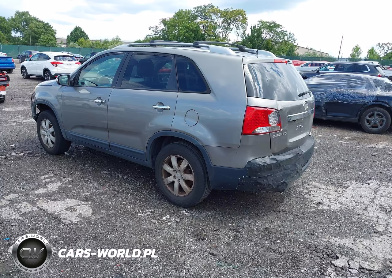 2011 Kia Sorento Lx VIN:5XYKT3A19BG185882 - 3