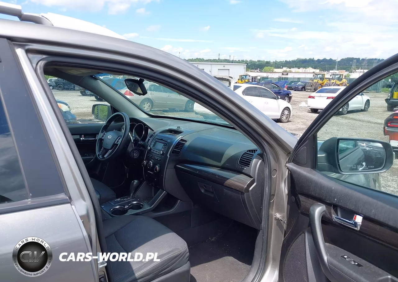 2011 Kia Sorento Lx VIN:5XYKT3A19BG185882 - 5