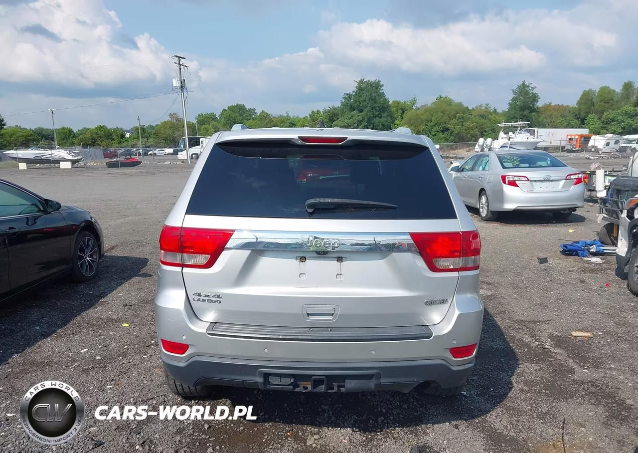 2011 Jeep Grand Cherokee Laredo VIN:1J4RR4GGXBC738679 - 16