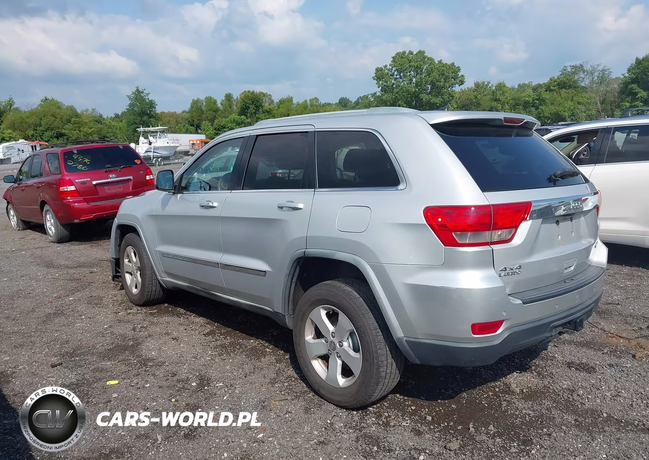 2011 Jeep Grand Cherokee Laredo VIN:1J4RR4GGXBC738679 - 3