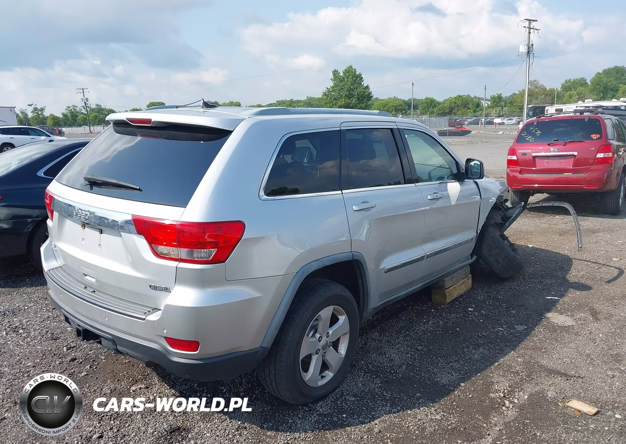 2011 Jeep Grand Cherokee Laredo VIN:1J4RR4GGXBC738679 - 4