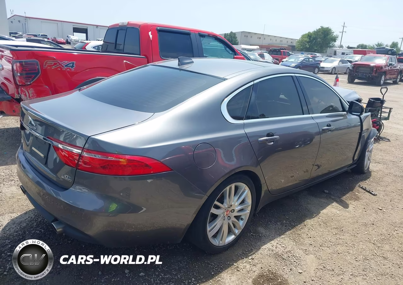 2019 Jaguar Xf 30T Prestige VIN:SAJBK4GXXKCY79944 - 4