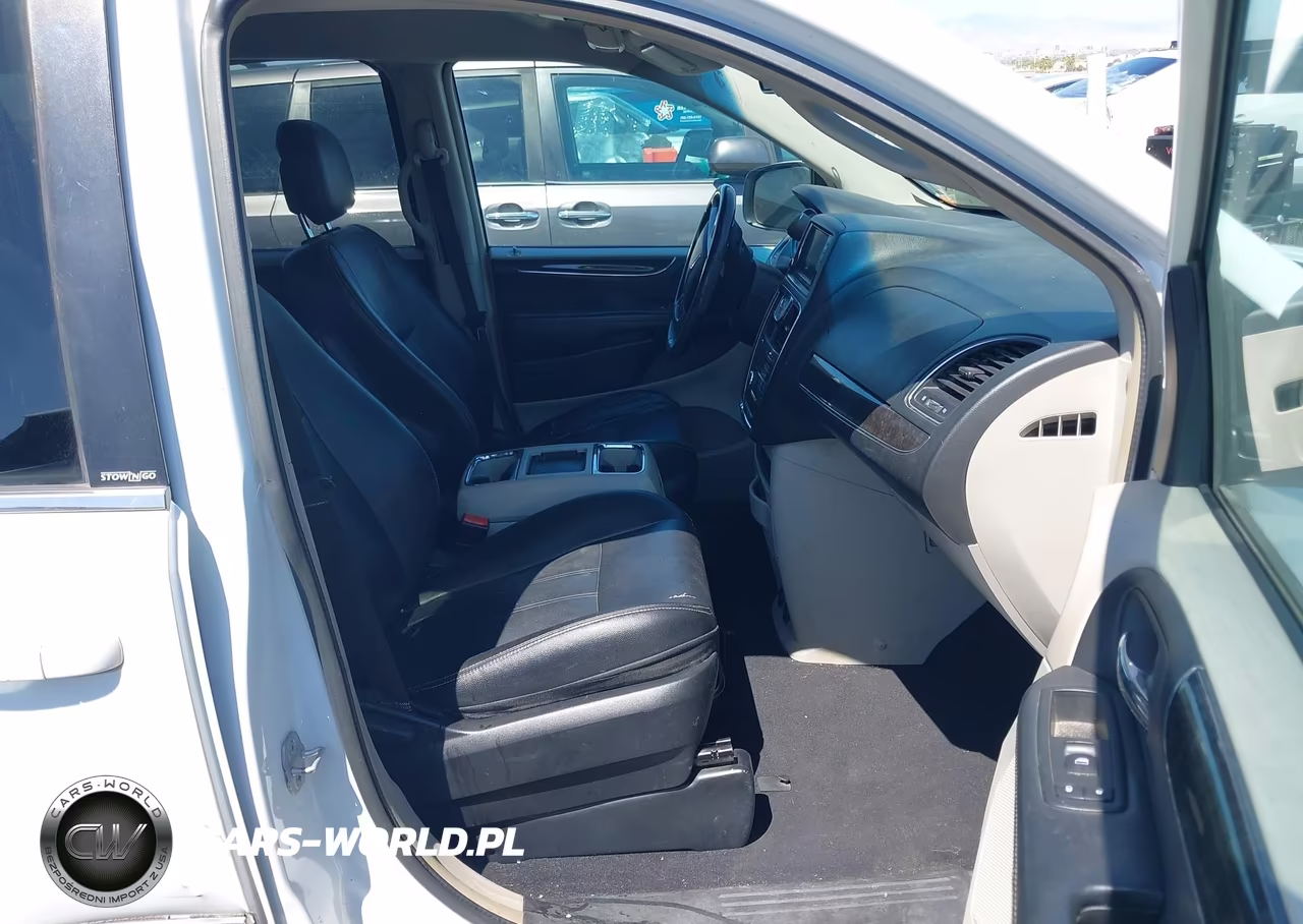 2014 Chrysler Town & Country Touring VIN:2C4RC1BG8ER242918 - 5
