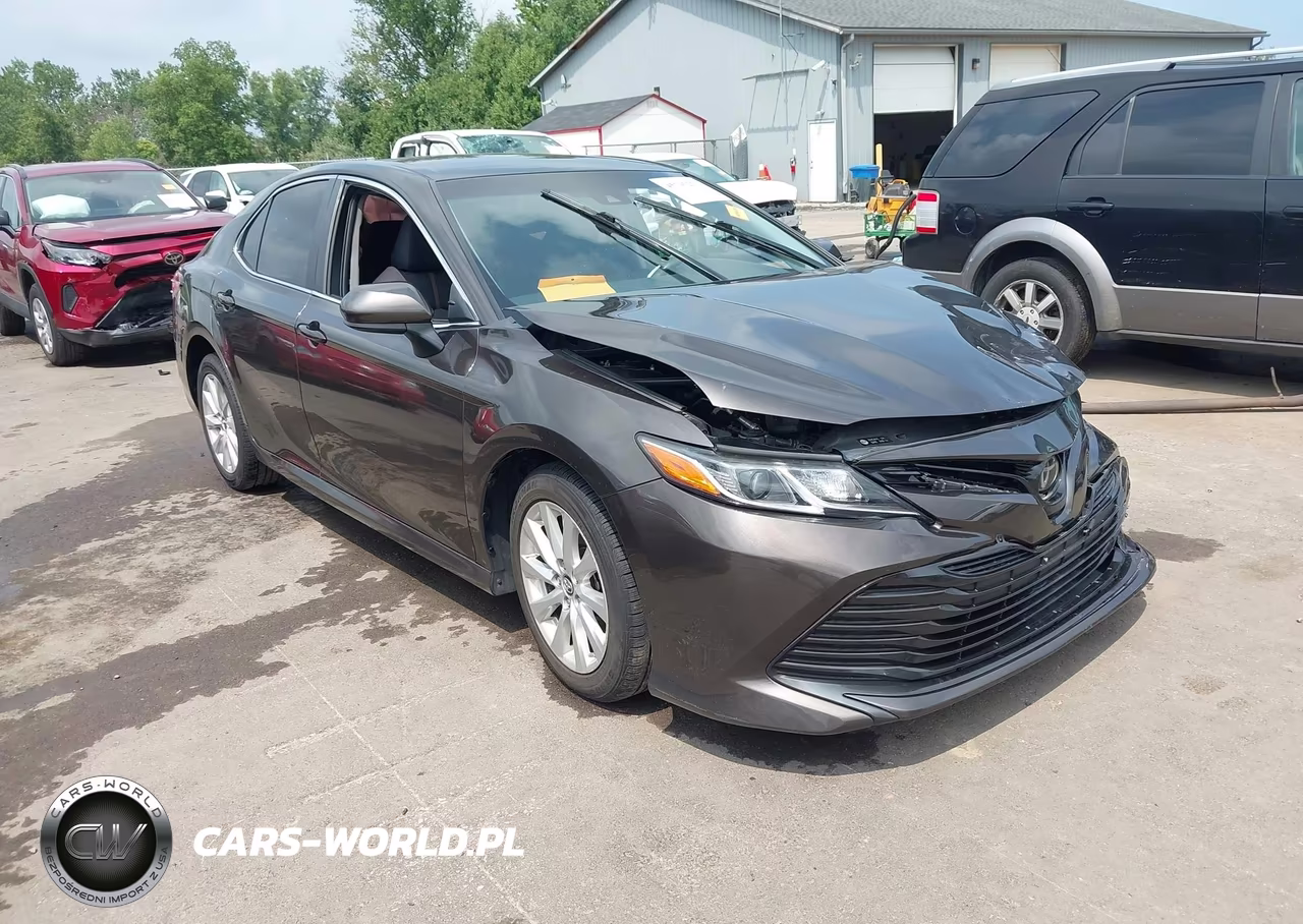 2018 Toyota Camry Le – zdjęcie 1 z 16