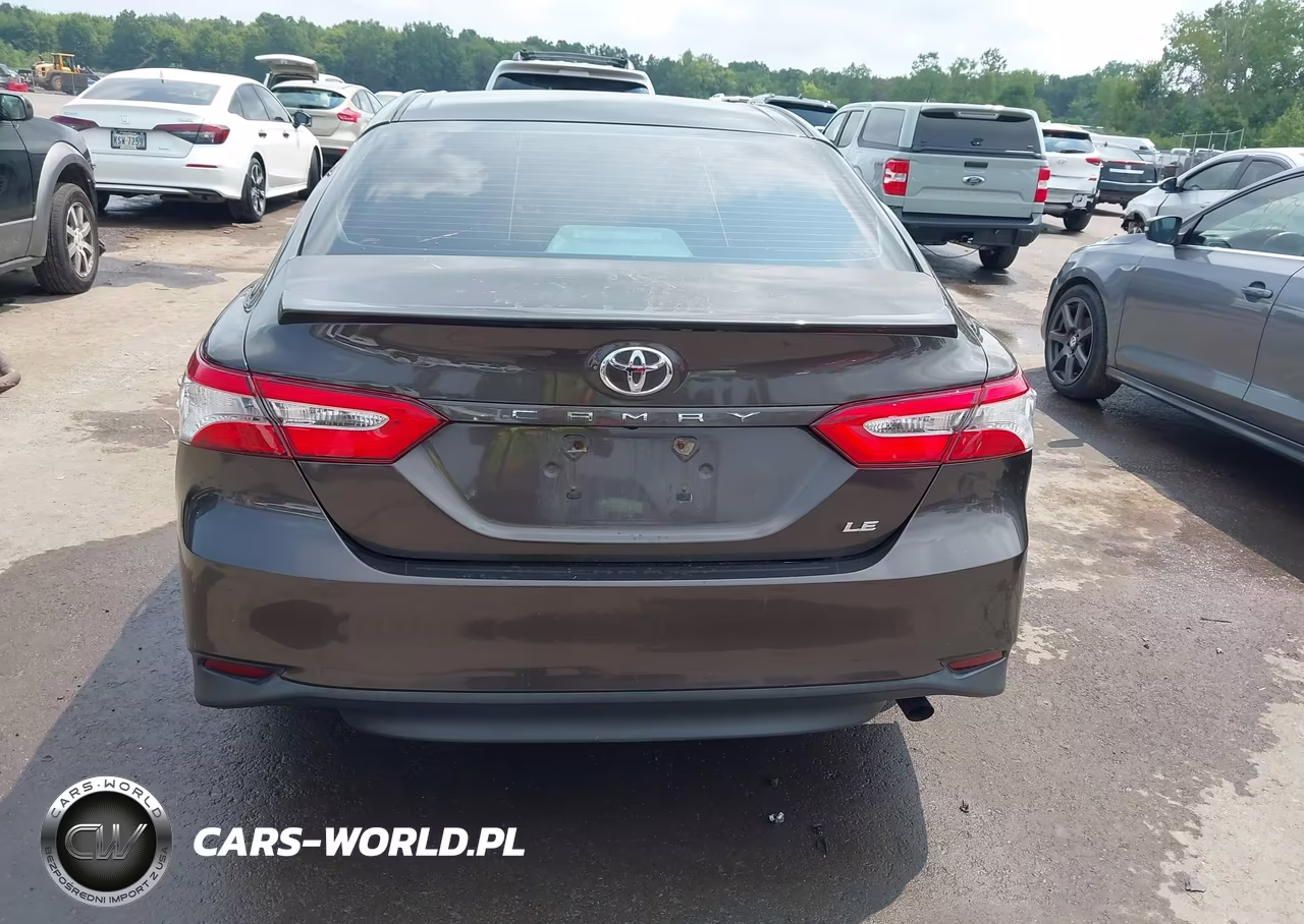 2018 Toyota Camry Le VIN:4T1B11HK8JU571288 - 16