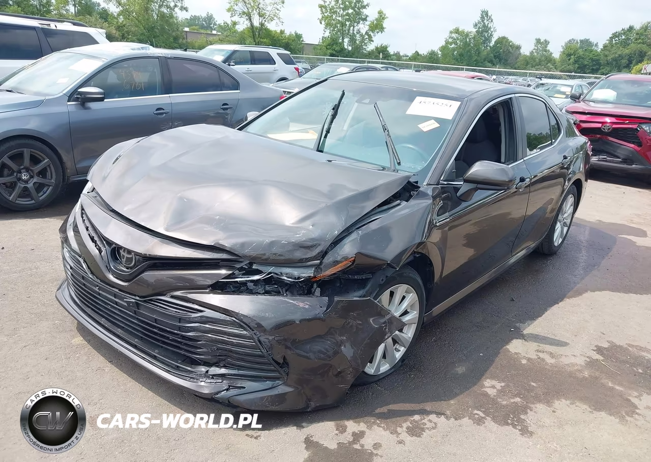 2018 Toyota Camry Le VIN:4T1B11HK8JU571288 - 2