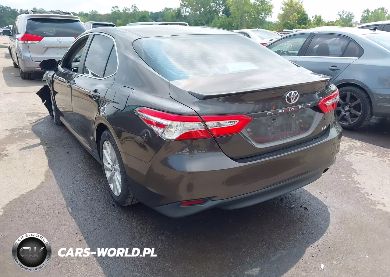 2018 Toyota Camry Le VIN:4T1B11HK8JU571288 - 3