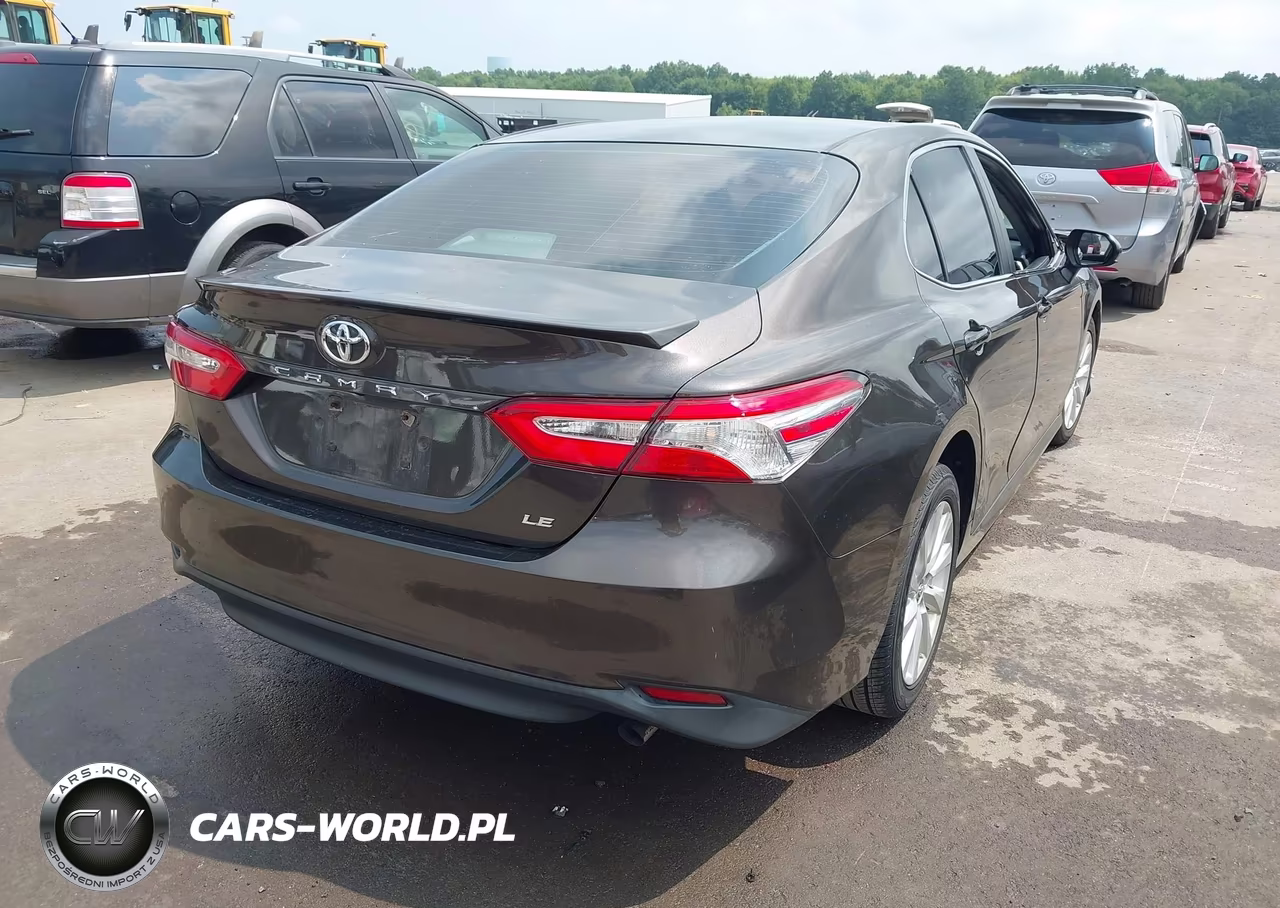 2018 Toyota Camry Le VIN:4T1B11HK8JU571288 - 4