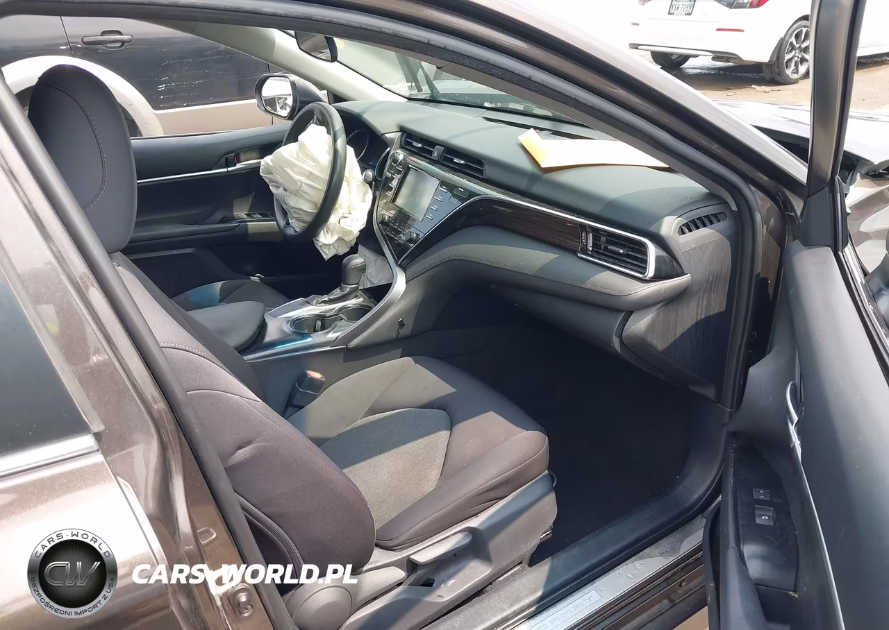 2018 Toyota Camry Le VIN:4T1B11HK8JU571288 - 5