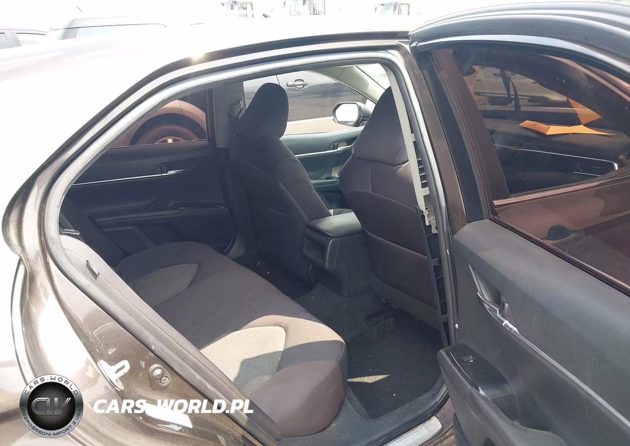 2018 Toyota Camry Le VIN:4T1B11HK8JU571288 - 8