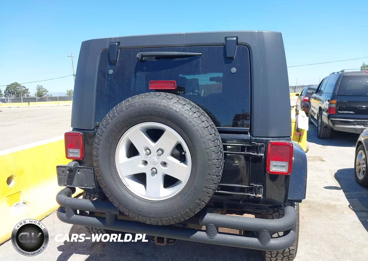 2007 Jeep Wrangler Unlimited Sahara VIN:1J4GA591X7L151323 - 16