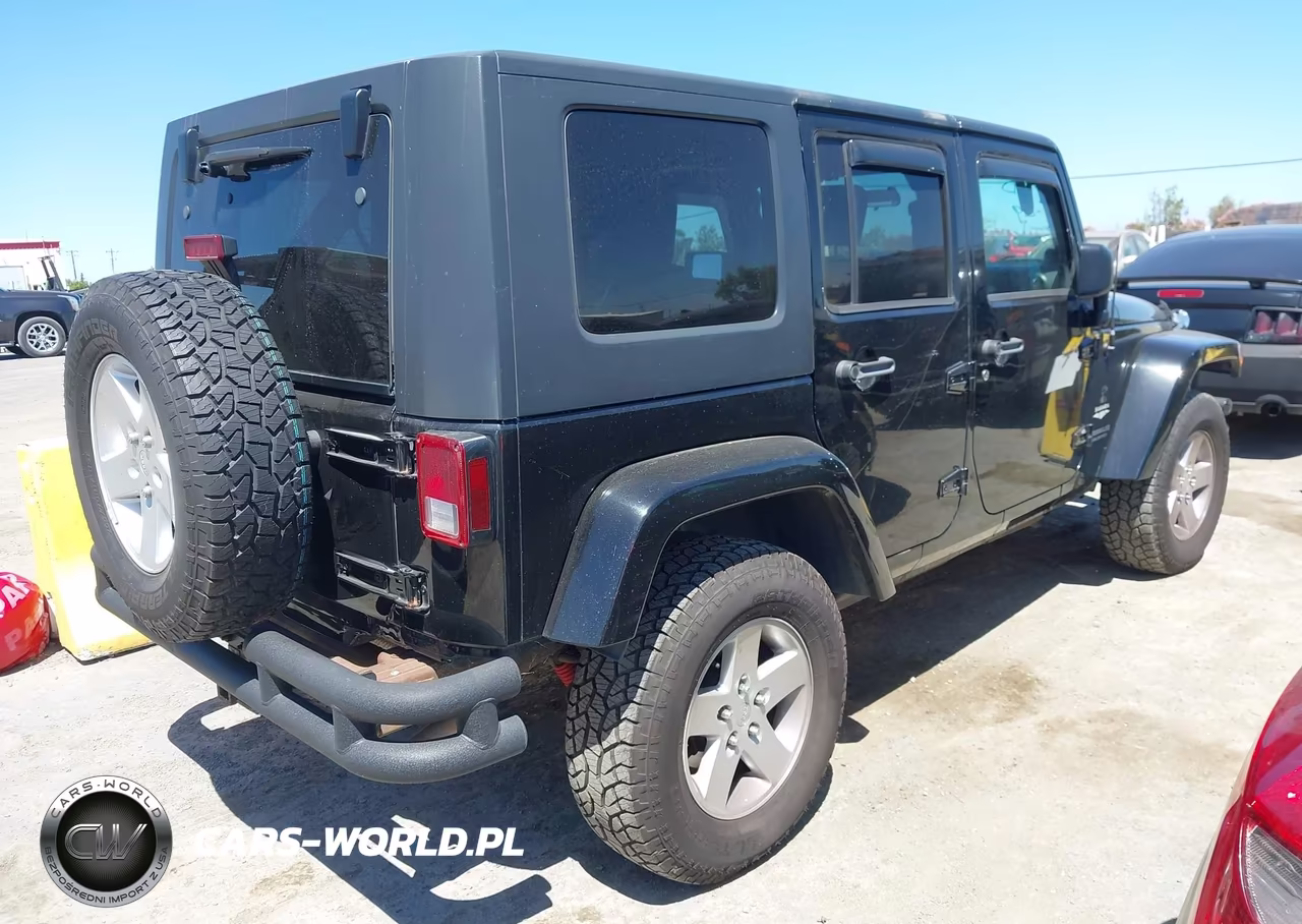 2007 Jeep Wrangler Unlimited Sahara VIN:1J4GA591X7L151323 - 4