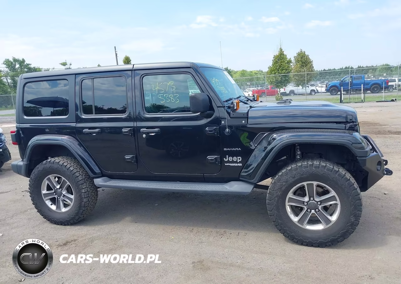 2018 Jeep Wrangler Unlimited Sahara 4X4 VIN:1C4HJXEG6JW156797 - 13