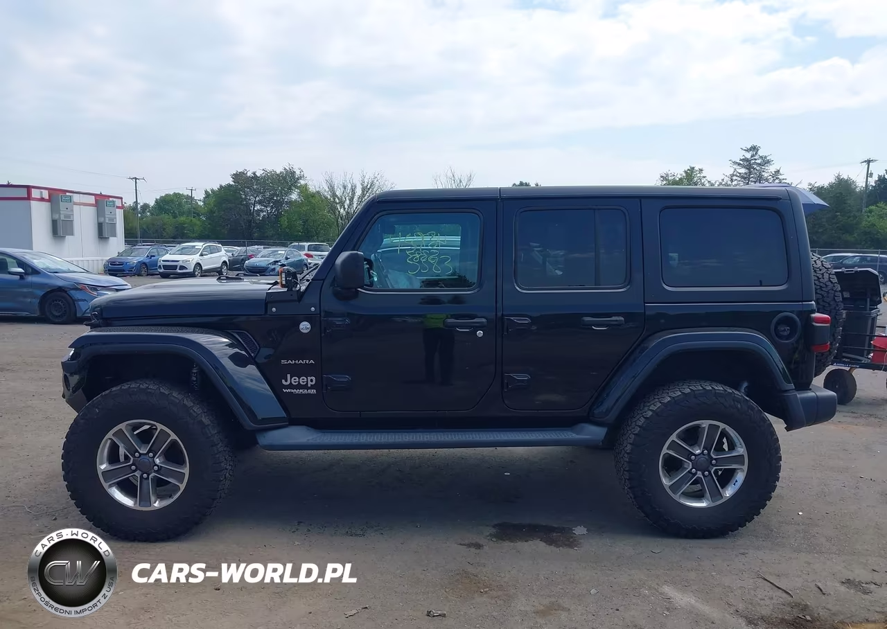 2018 Jeep Wrangler Unlimited Sahara 4X4 VIN:1C4HJXEG6JW156797 - 14