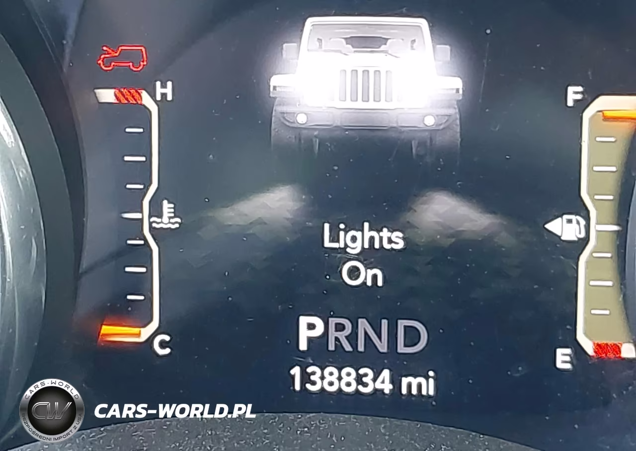 2018 Jeep Wrangler Unlimited Sahara 4X4 VIN:1C4HJXEG6JW156797 - 15