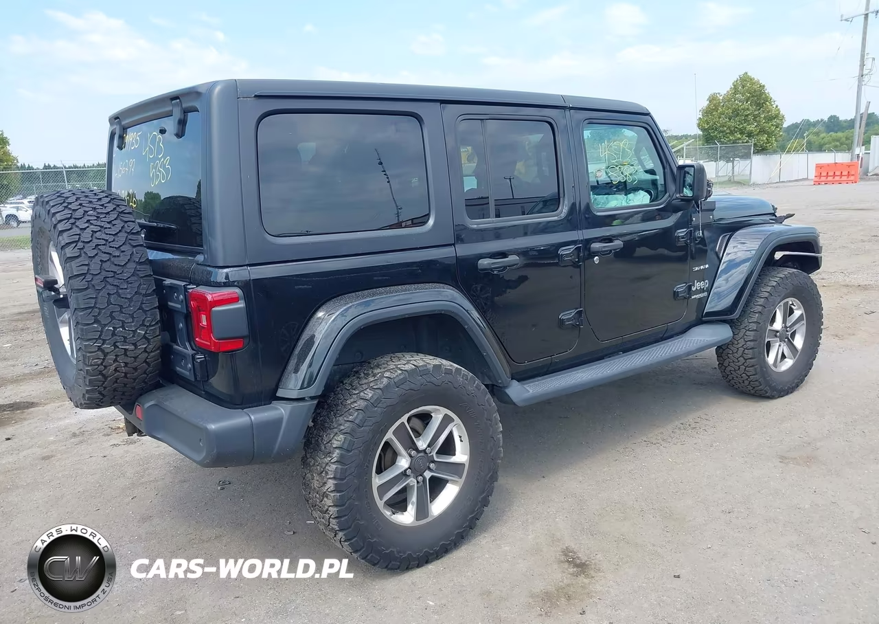 2018 Jeep Wrangler Unlimited Sahara 4X4 VIN:1C4HJXEG6JW156797 - 4