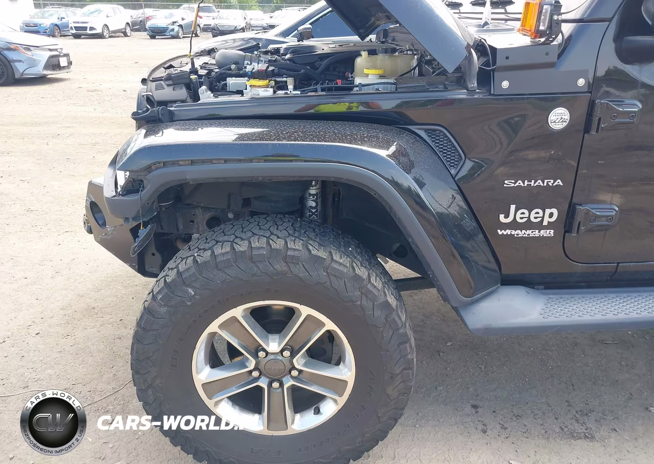 2018 Jeep Wrangler Unlimited Sahara 4X4 VIN:1C4HJXEG6JW156797 - 6