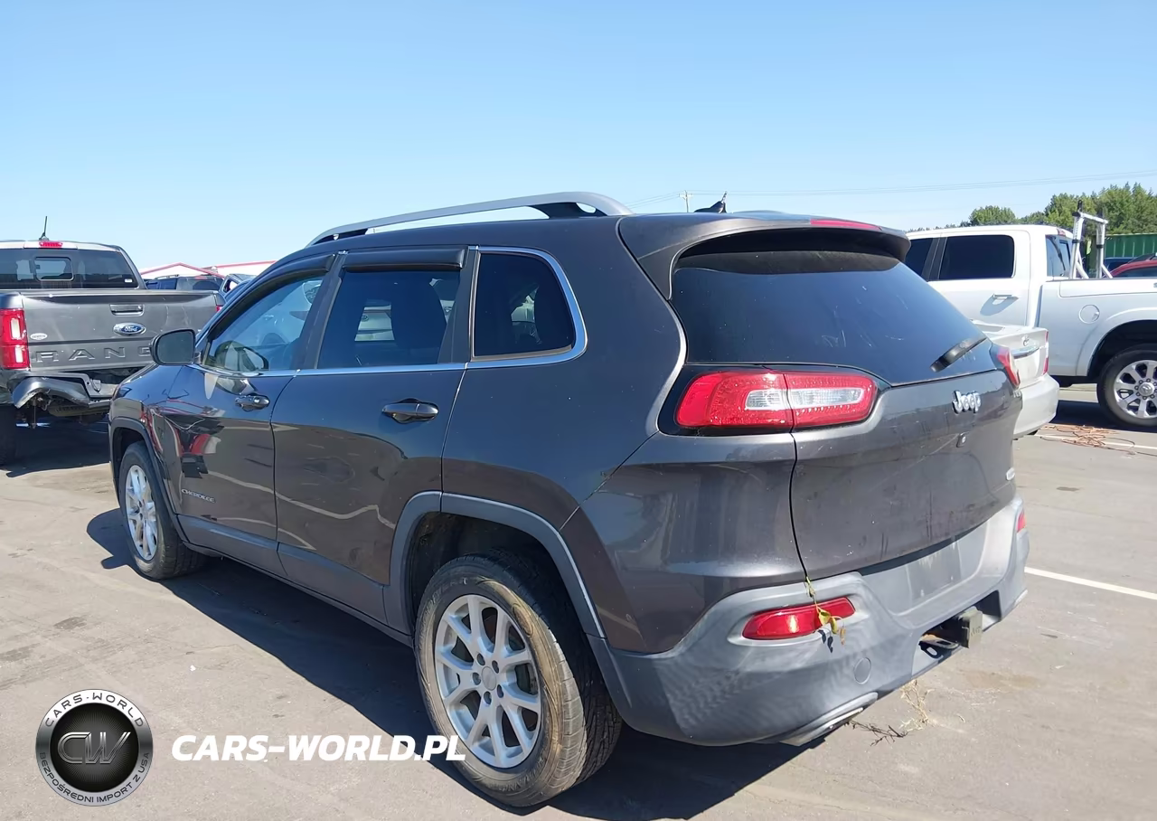 2015 Jeep Cherokee Latitude VIN:1C4PJLCS0FW711410 - 3
