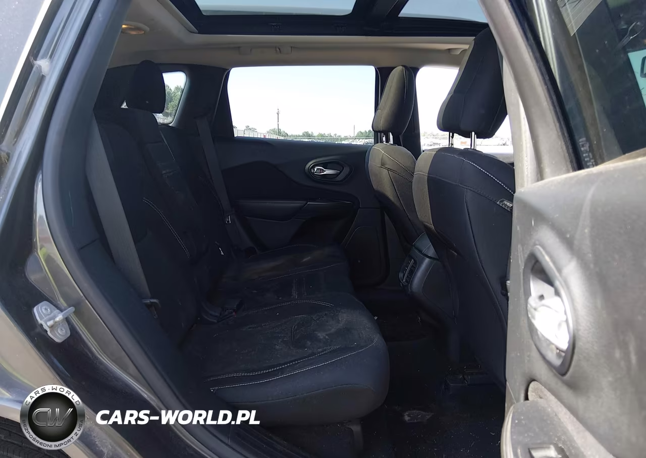 2015 Jeep Cherokee Latitude VIN:1C4PJLCS0FW711410 - 8