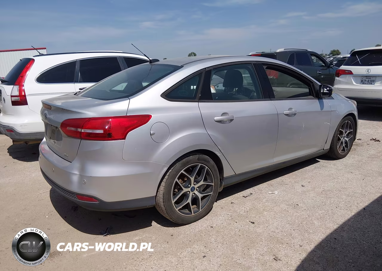 2017 Ford Focus Sel VIN:1FADP3H20HL237169 - 4