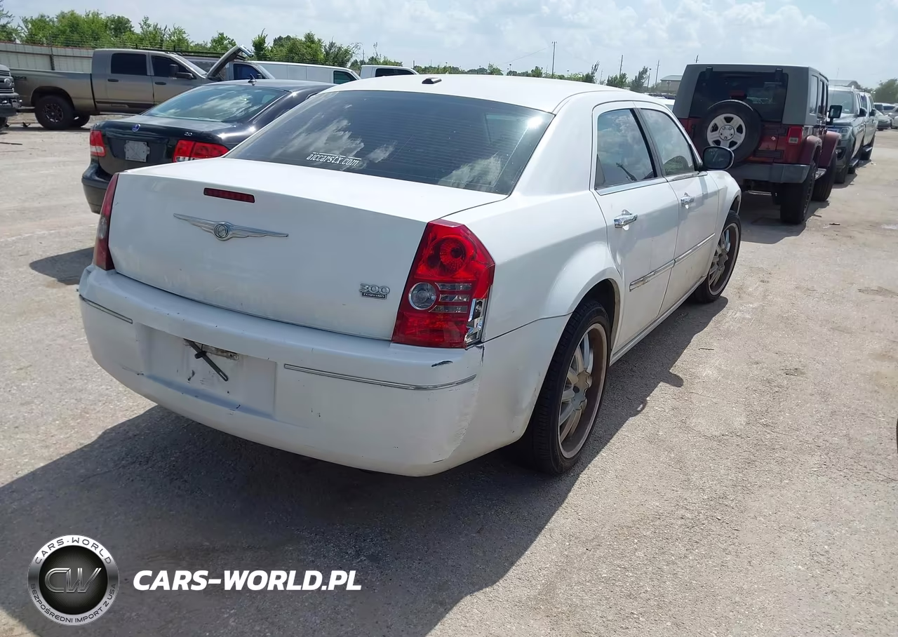 2010 Chrysler 300 Touring-Signature Series-Executive Series VIN:2C3CA5CV2AH265924 - 4