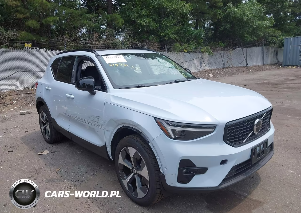 2026 Volvo Xc40 Plus, B5 Awd Gas (Mild Hybrid), Dark – zdjęcie 1 z 17