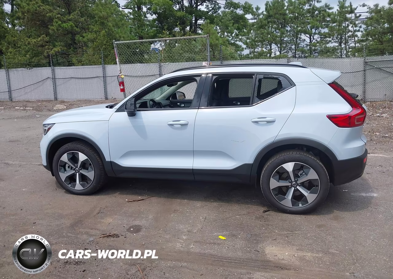 2026 Volvo Xc40 Plus, B5 Awd Gas (Mild Hybrid), Dark VIN:YV4L12UC2T2782463 - 14