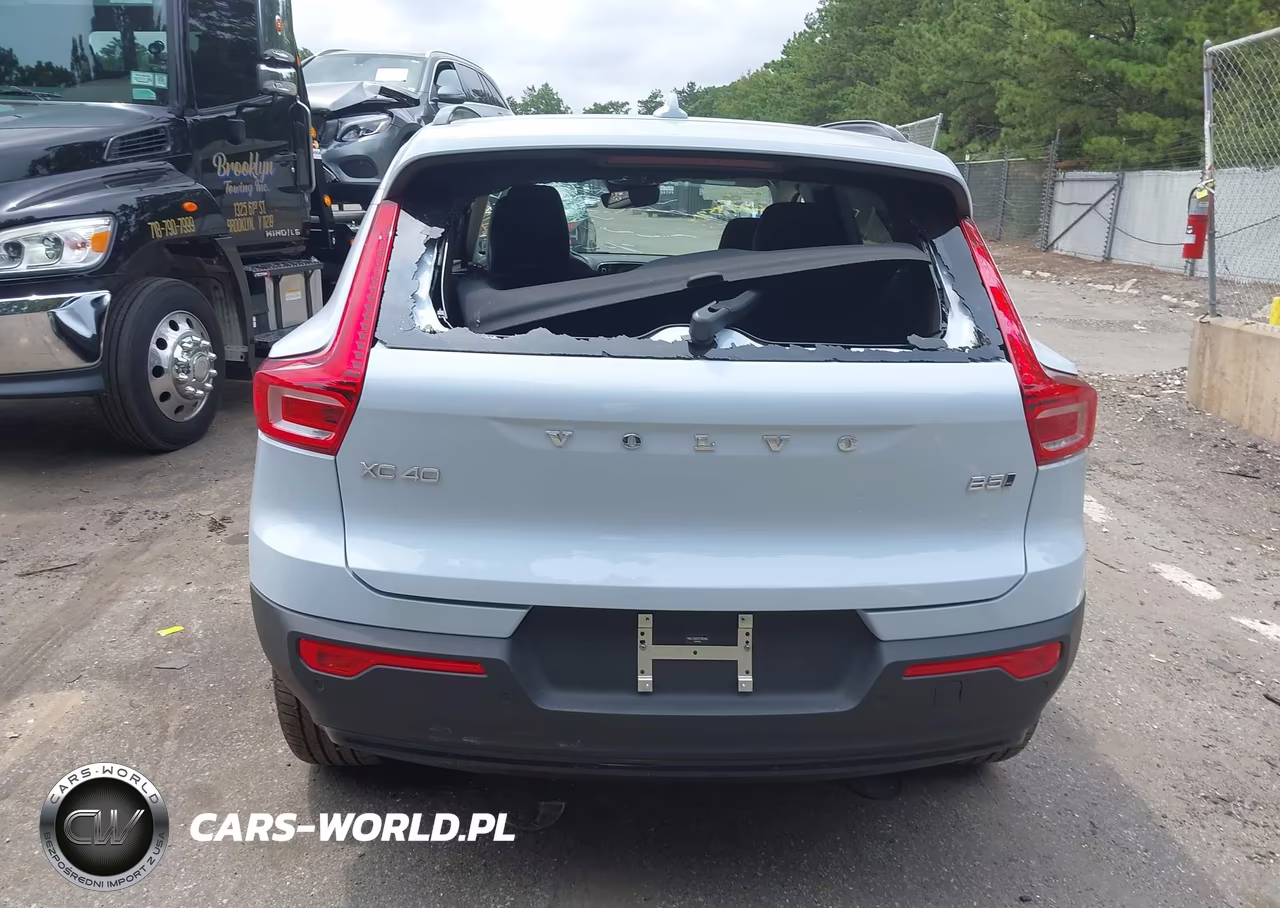 2026 Volvo Xc40 Plus, B5 Awd Gas (Mild Hybrid), Dark VIN:YV4L12UC2T2782463 - 16