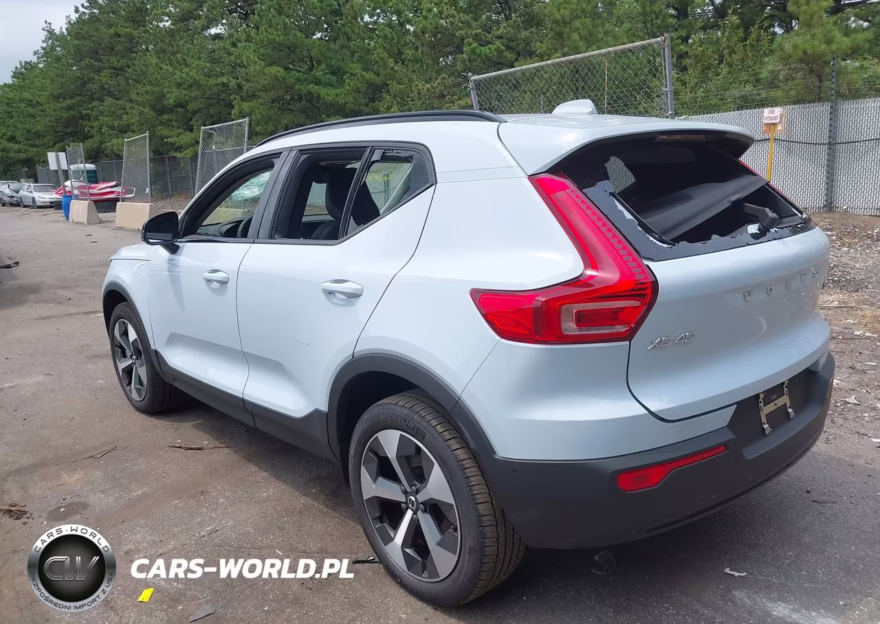 2026 Volvo Xc40 Plus, B5 Awd Gas (Mild Hybrid), Dark VIN:YV4L12UC2T2782463 - 3